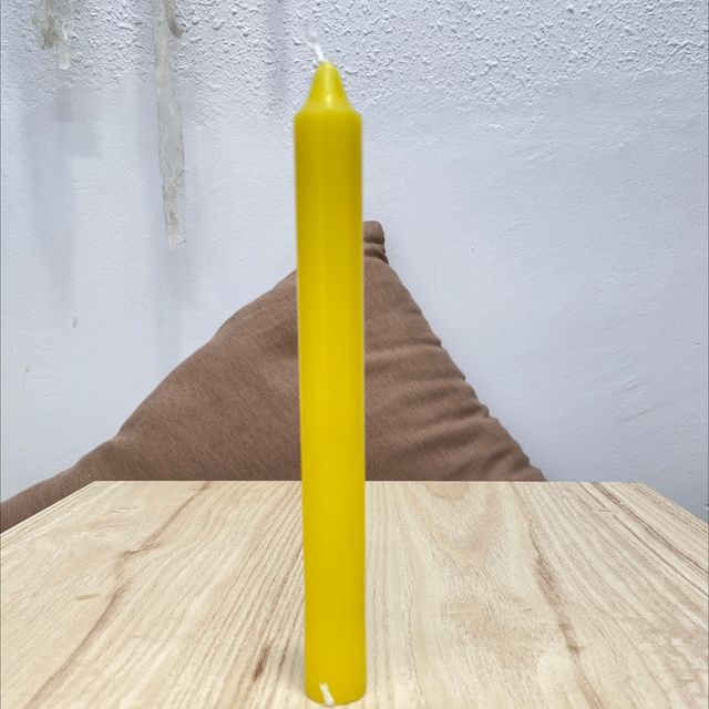 Vela amarilla candelabro