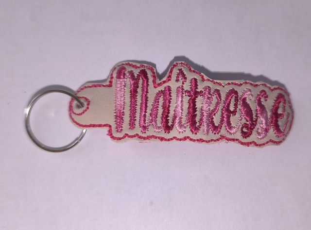 Porte clef maîtresse rose multi