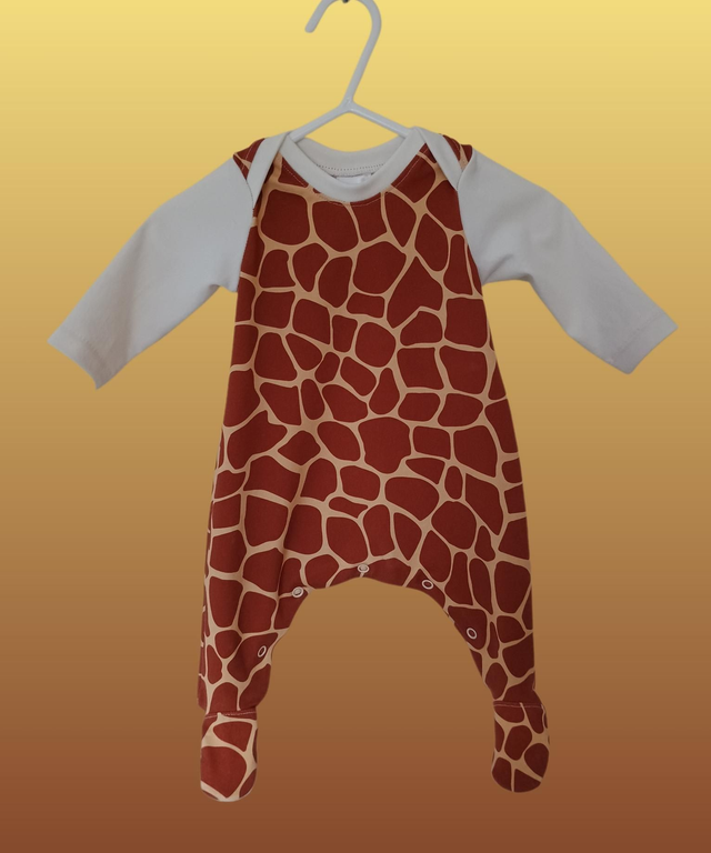 Babygrow - 0-3 mth (4-5 kg).   Giraffe