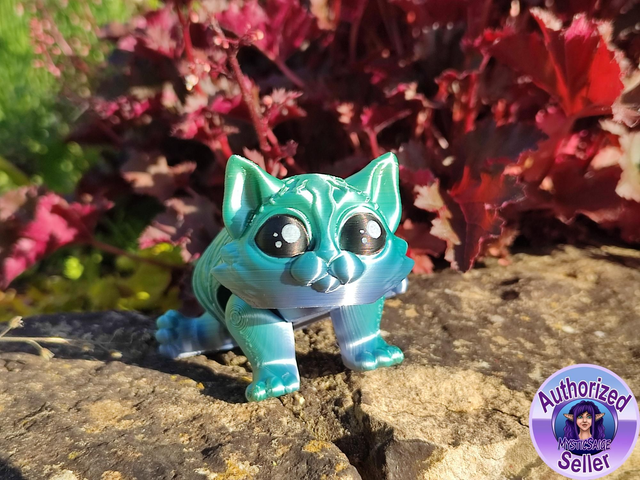 3D printed cat toy, flexi cat figure, articulated cat model, stripy cat ornament, 3D printed animal fidget toy, poseable cat figurine, cute desk toy cat, 3D printed collectibles UK