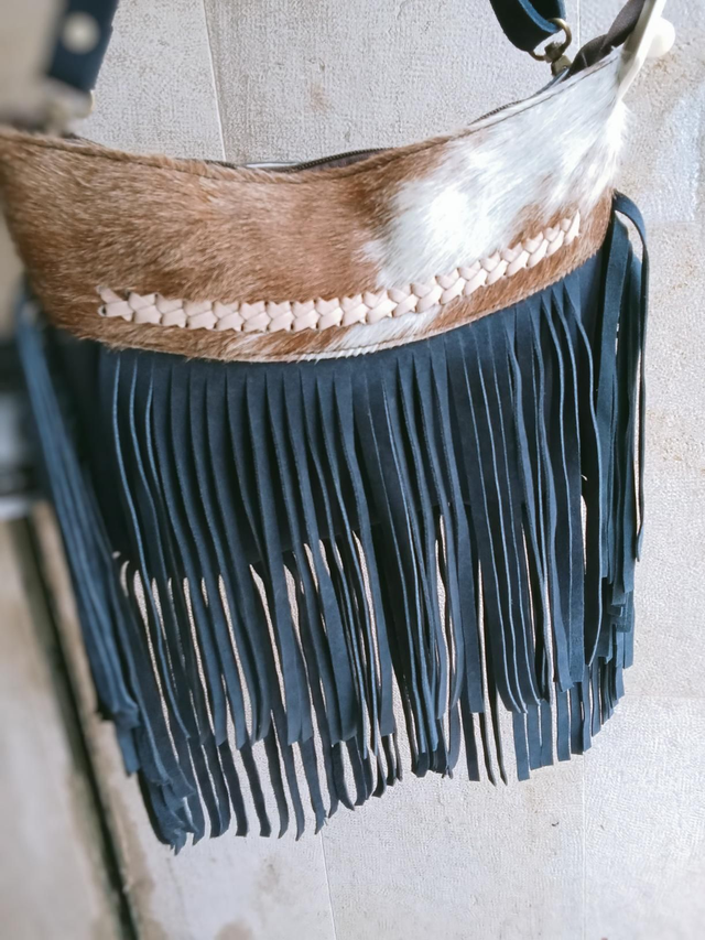 Mala em pele com franjas 