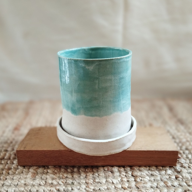 Egouttoir à couverts, argile blanc, émail turquoise et blanc