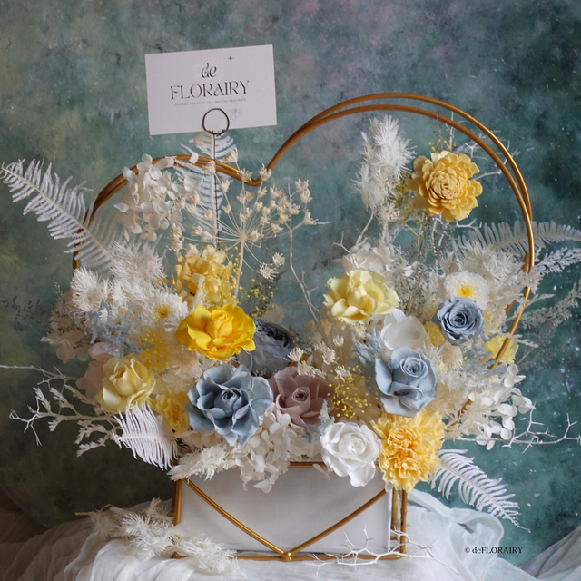 Grand Pastel Seabreeze | Everlasting Flower in Metallic Vase | Next-Day Flower Delivery in Bristol | UK-Wide Delivery