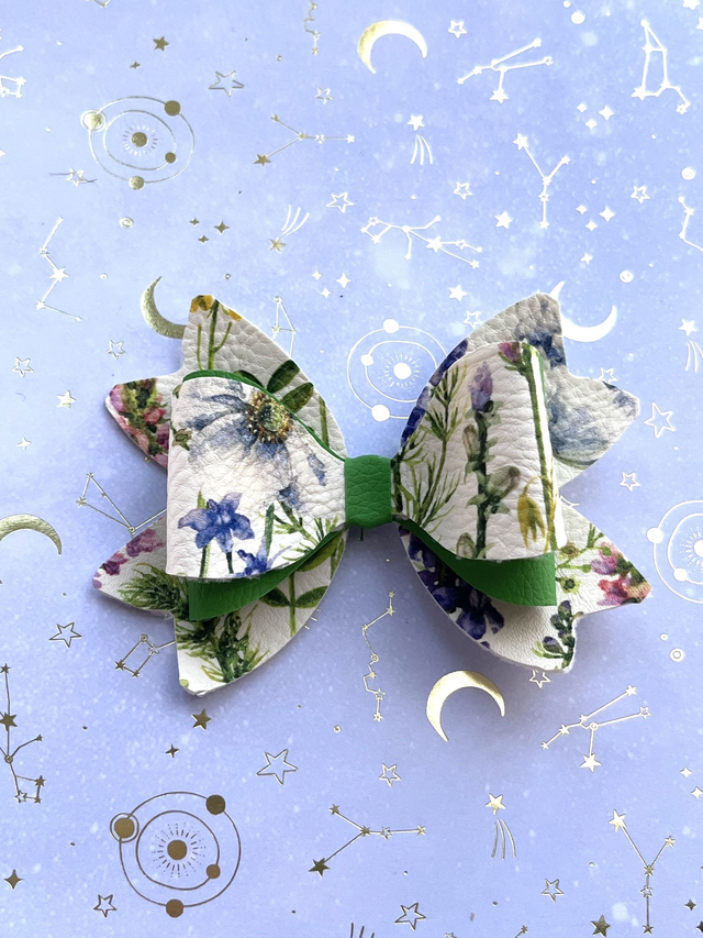 Green meadows hair bow