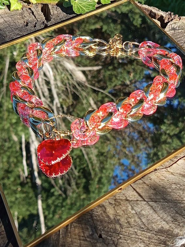 Collier en grosses mailles en acrylique paaradarshee laal coeur rouge