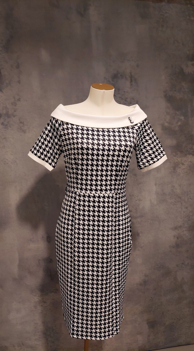 Valerie Fitted Off-the-Shoulder Vintage Dress in Dogtooth Print