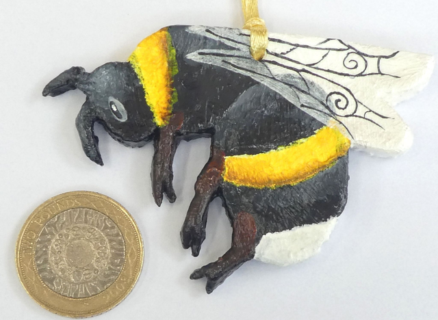 Wonderful "Animal Inspirations" Hanging Gift. "Buff Tailed bumble bee". With an inspirational motto on the reverse.