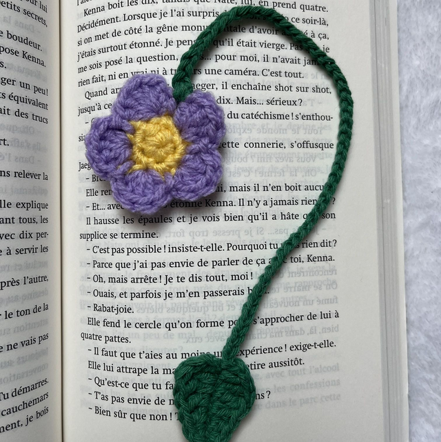 Marque page fleur violette 
