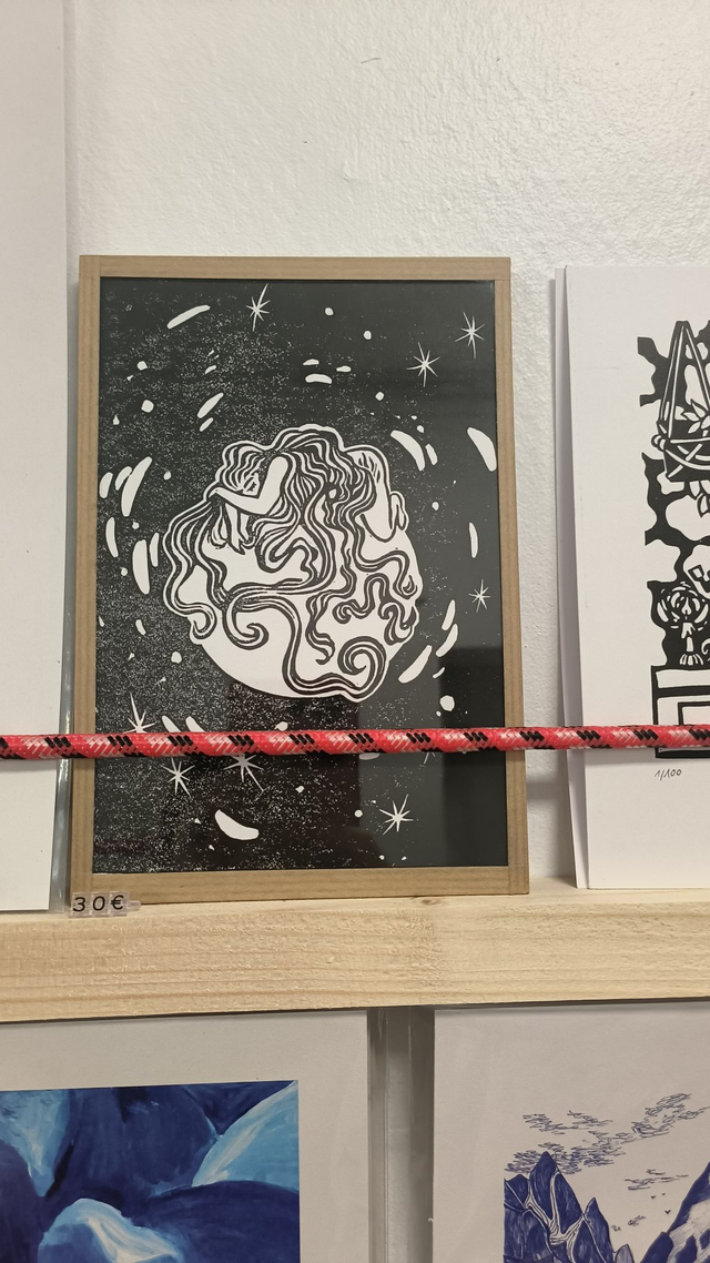 Gaia sur la lune noir sans cadre - Médéa