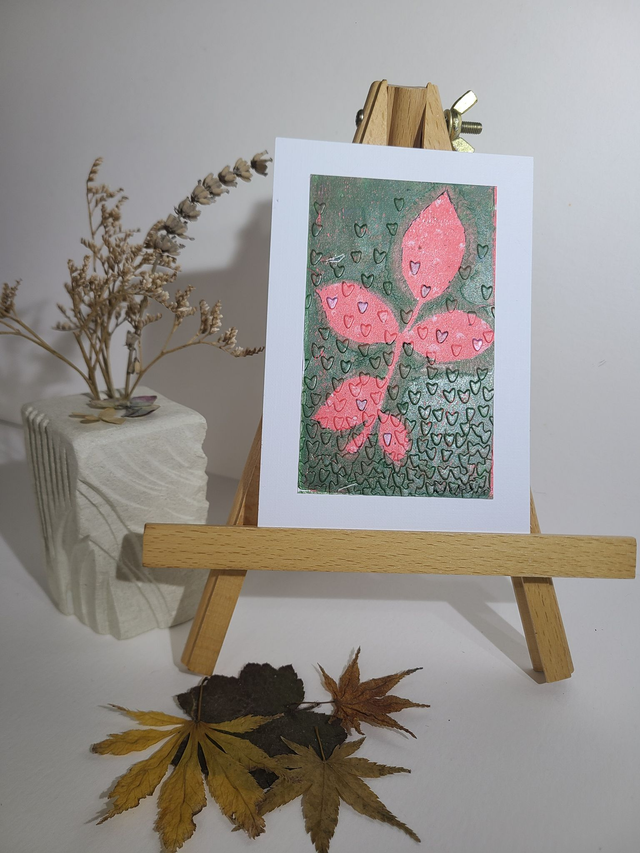 Carte végétale gaufrée avec petits coeurs