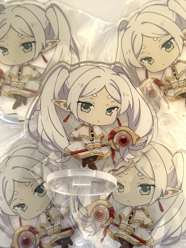 STAND ACRYLIQUE FRIEREN