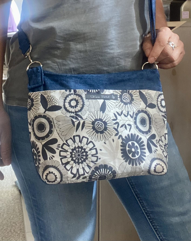 SAC UPCYCLÉ EN JEANS ET COTON STYLE LIBERTY