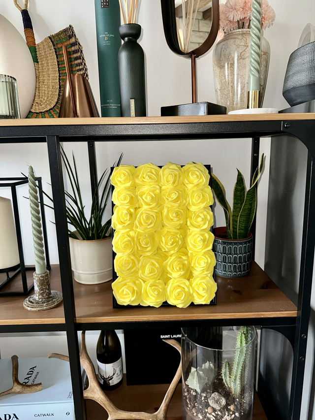 Cadre de roses jaune