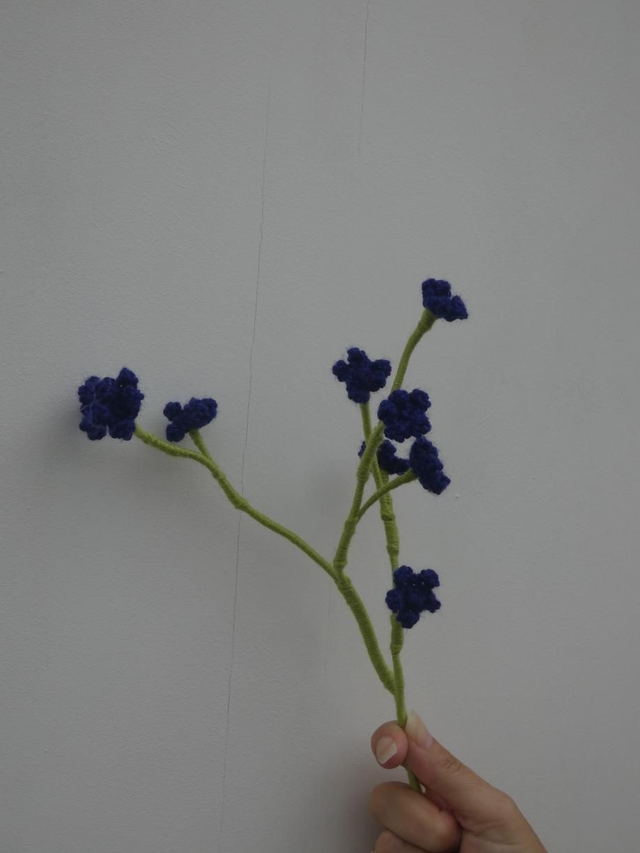 Branche de minis fleurs violet foncé 