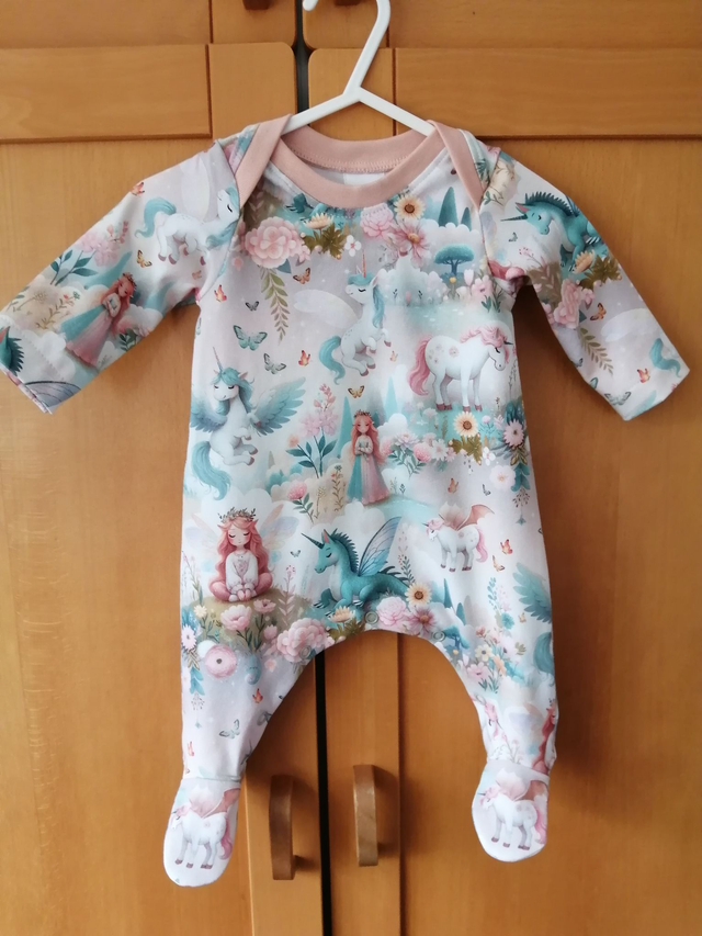 Babygrow - 0-3 mth (4-5 kg).   Fairies &amp; unicorns