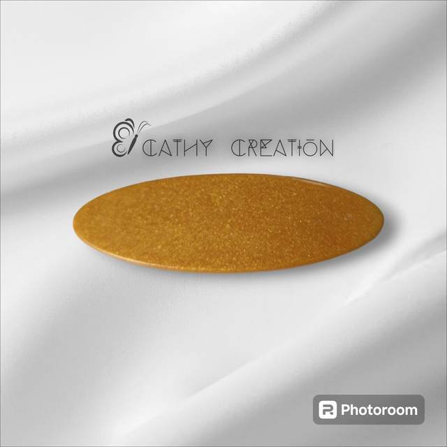 Pince à cheveux dorée 