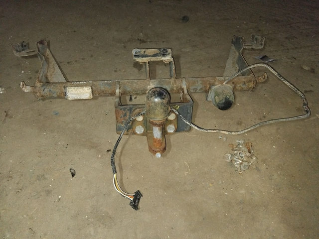 Crochet d'attelage ( pas d'envoi )