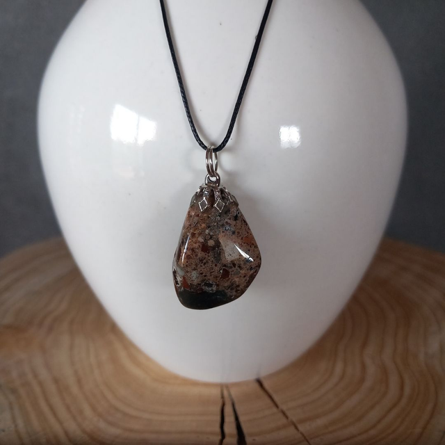 Collier en Jaspe bréchique