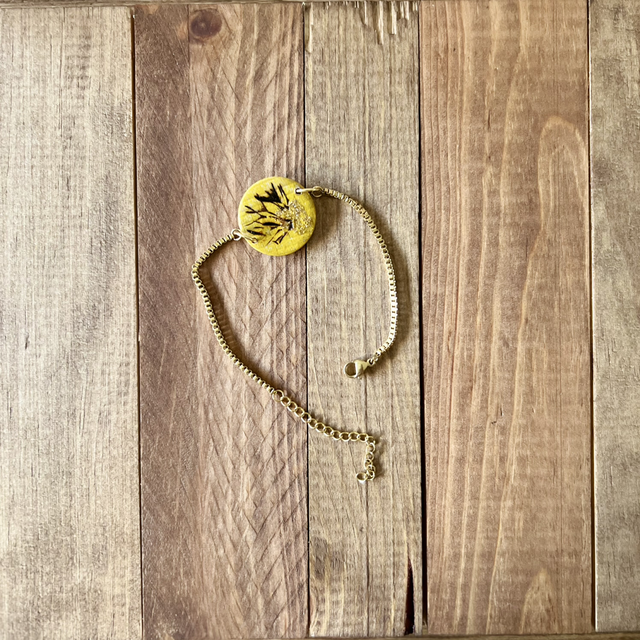 Bracelet bois de hêtre peinture , paillette et pyrogravure 