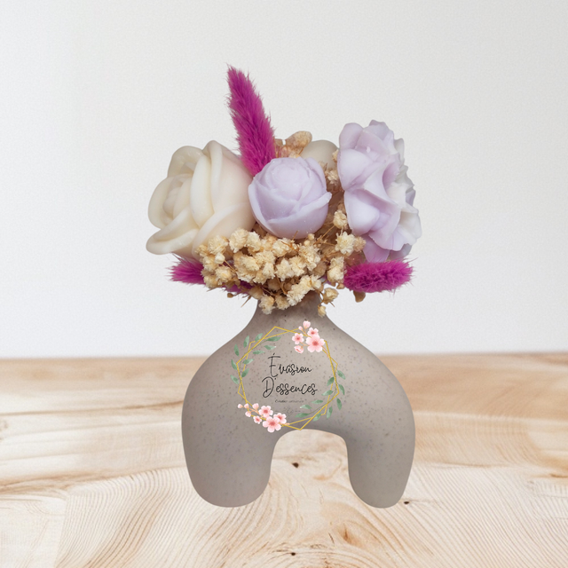 Vase avec fleurs parfumées