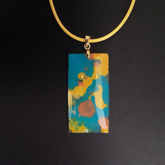 Pendentif petit rectangle collection vaporeux décor bleu turquoise jaune et rose orangé