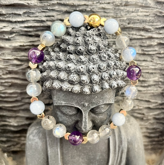 🌙 Bracelet “Connexion Céleste”  Pierres : Améthyste – Angélite – Labradorite Séparateurs : Hématite dorée