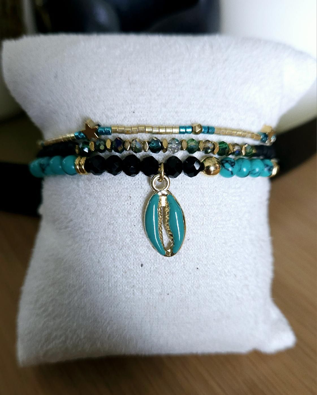 Bracelet triple rangs pendentif coquillage 