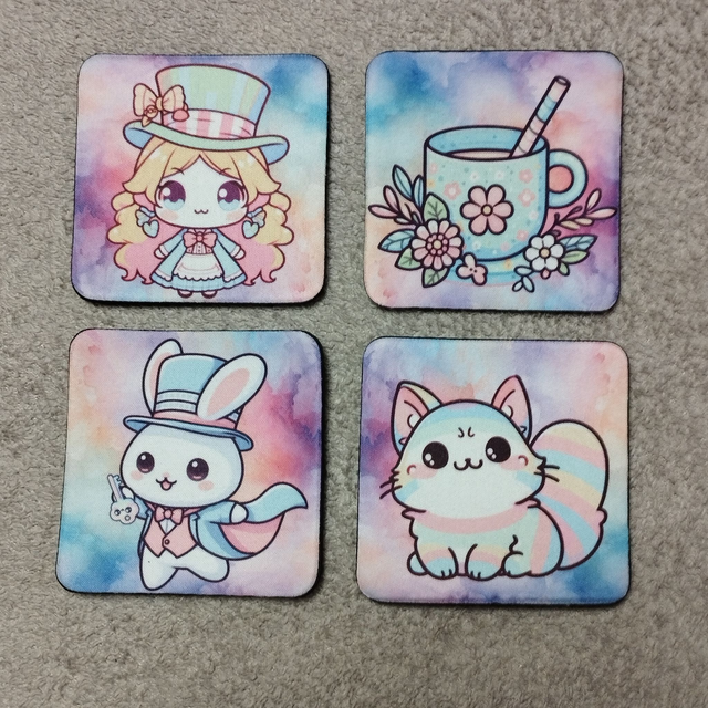 1. Set de 4 pièces -  Alice au pays des merveilles