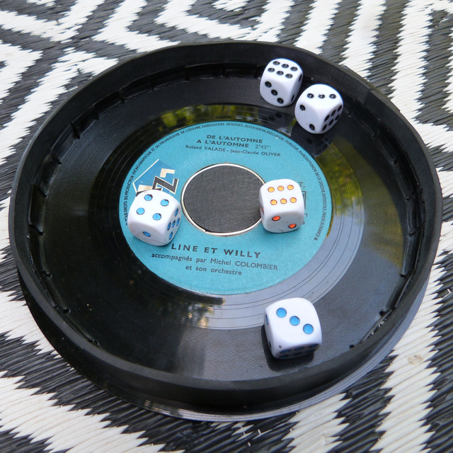Plateau de dés en vinyle 45 tours (2)