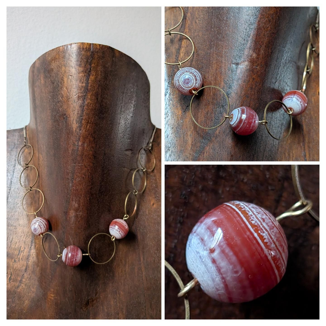 Cercles bronze et agate, monté sur fil de lin réglable, pièce unique 