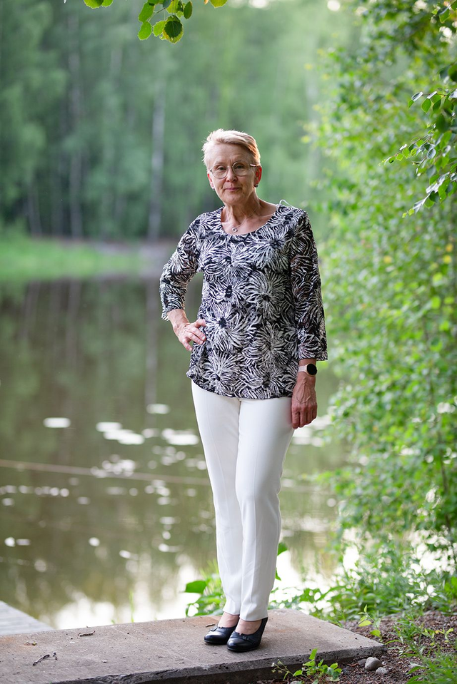 Bassini mustavalkoinen 3/4-hihainen pusero arkeen ja juhlaan - koko 44