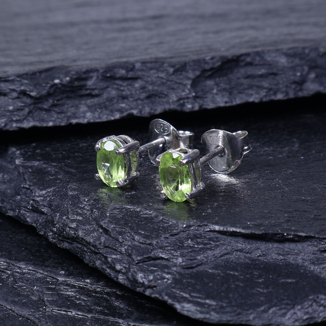 Pair of Vintage Sterling Silver 925 Small Dainty Delicate 5x4mm Oval Cut Green Peridot Gemstone August Birthstone Stud Earrings
