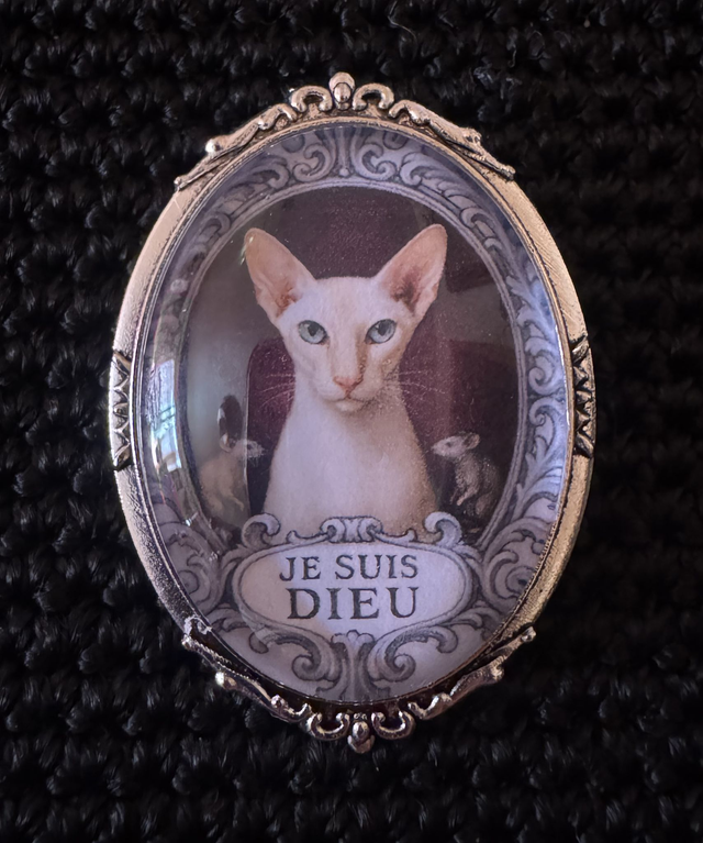 Broche chat oriental blanc