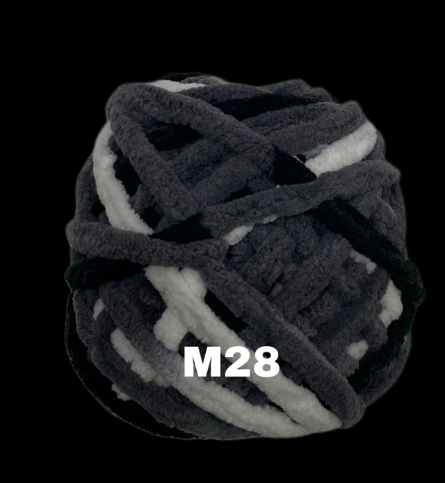 Chenille fluffy yarns 8 mm dik 45 grams