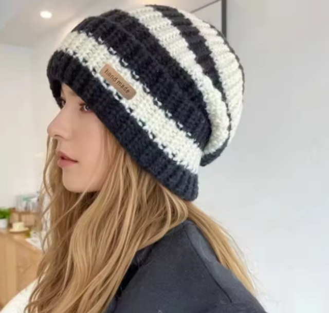 Warme gebreide muts / beanie gestreept voor dames