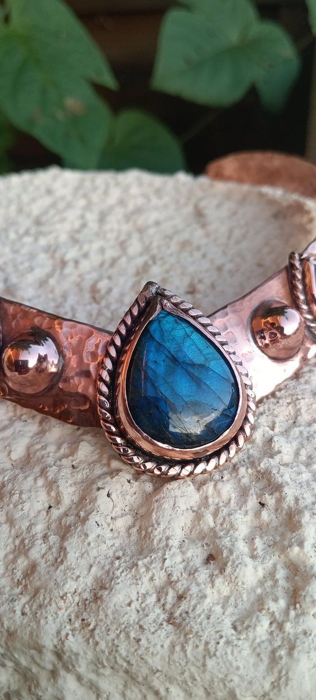 Torque féerique en cuivre et Labradorite 