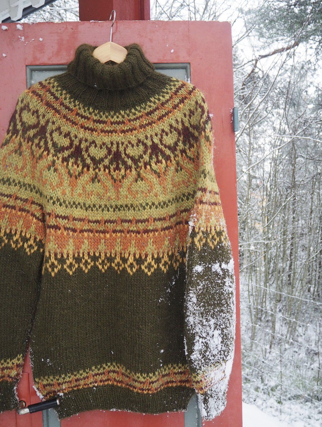 Alasuq Polar Sweater Kit - Col 22 (Dark Olive & Chartreuse) - Wool & Pattern - Linka Neumann