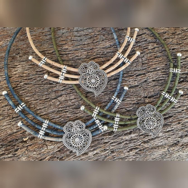 Tour de cou 3 rangs en liège avec cœur de Viana (coloris à choix)