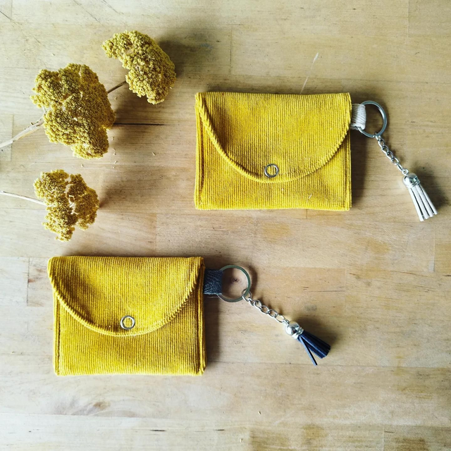 Mini-pochette porte-clés en velours côtelé