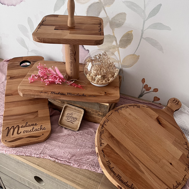 Planches et présentoir sur mesure avec logo 