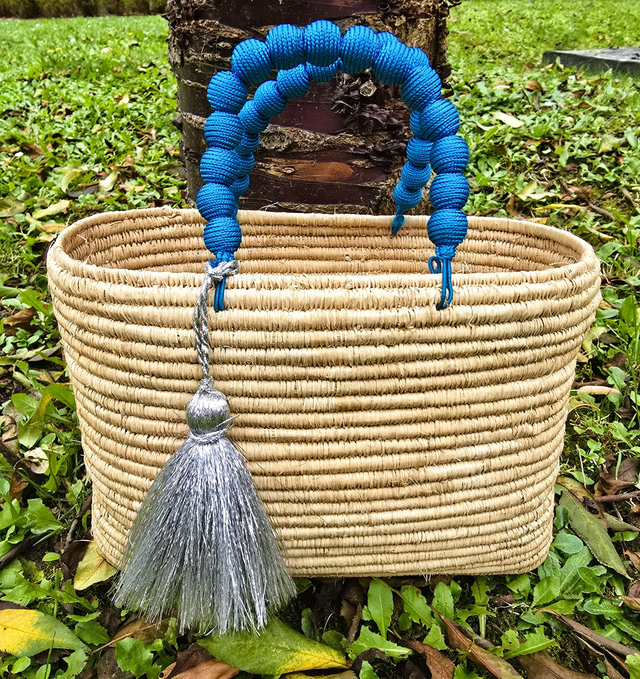 Sac "Bahia" naturel en Raphia- anses bleues et pompon argenté
