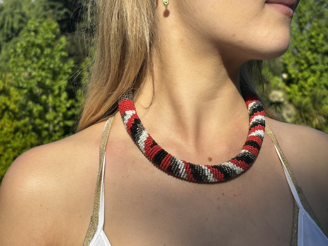Collar zulu múltiple rojo