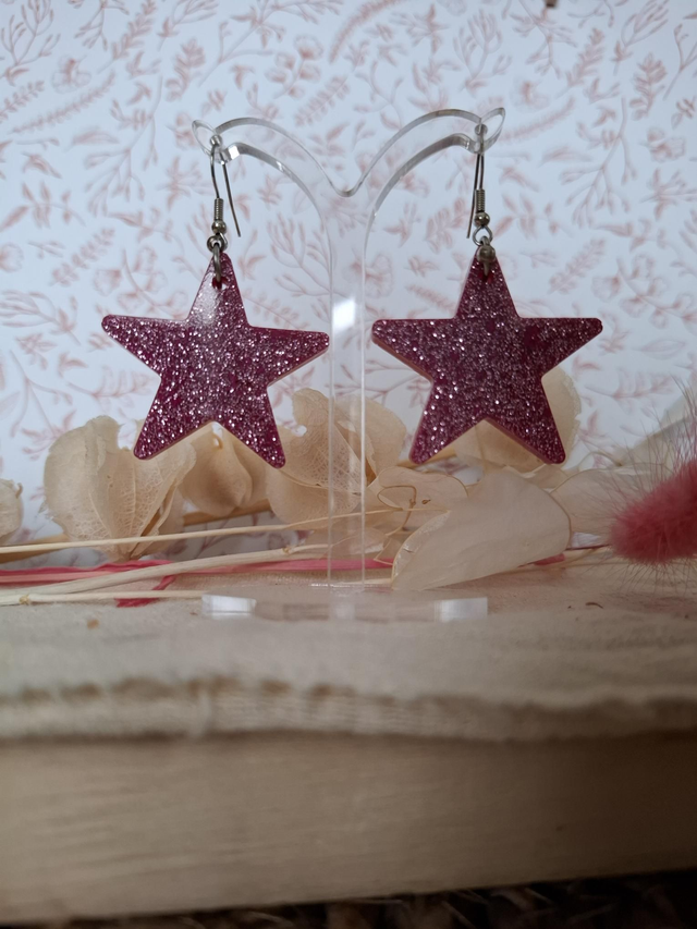 Boucles d'oreilles en résine époxy rose