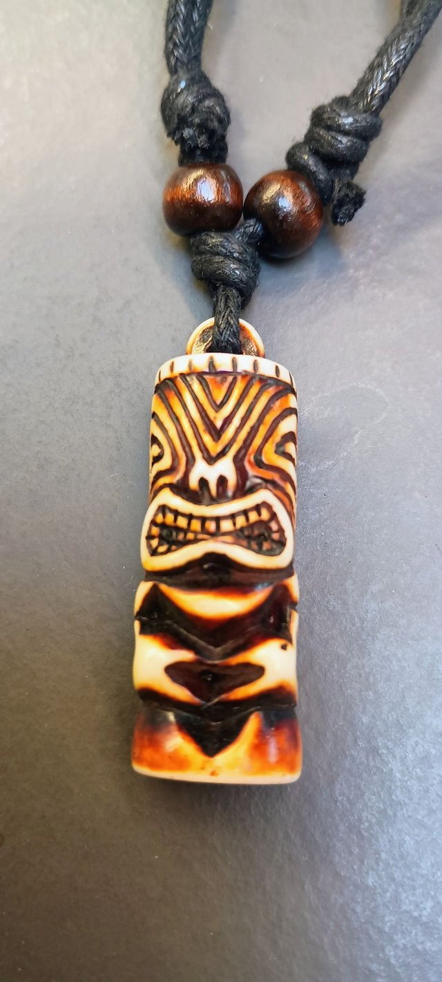 Collier ajustable à pendentif Tiki Polynésien (café)