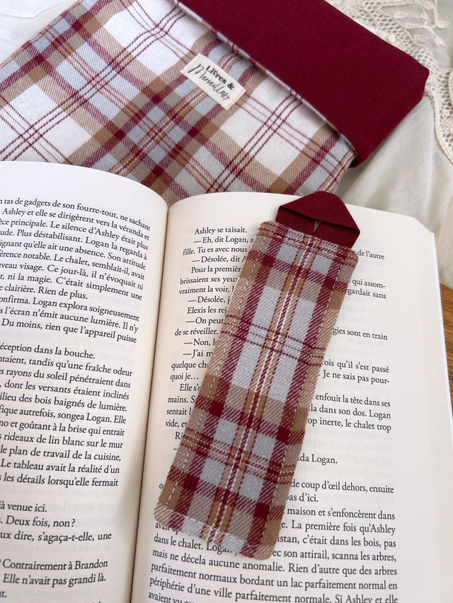 Marque-page Claire en flanelle tartan bordeaux – fait main