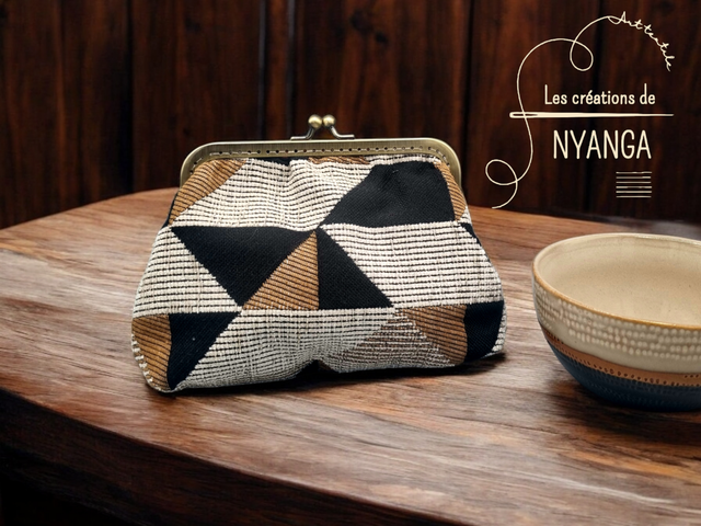 Pochette au design ethnique et vintage idéale pour organiser le contenu de votre sac à main 