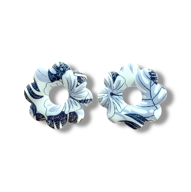 Pampilles grandes fleurs 8 pétales style porcelaine 