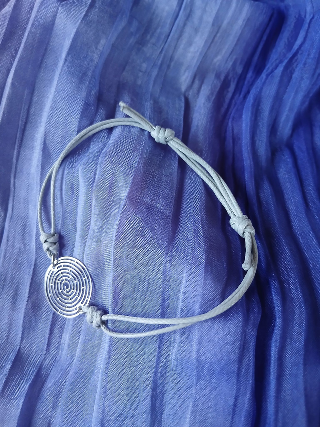 Bracelet breloque argent motif labyrinthe