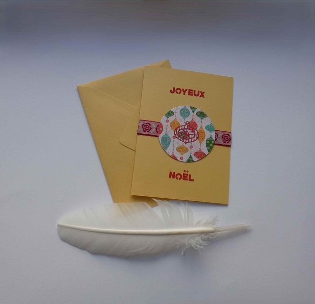 La carte à la jolie boule de Noël