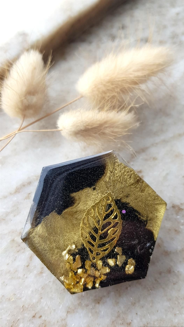 Phone Grip- black with gold 